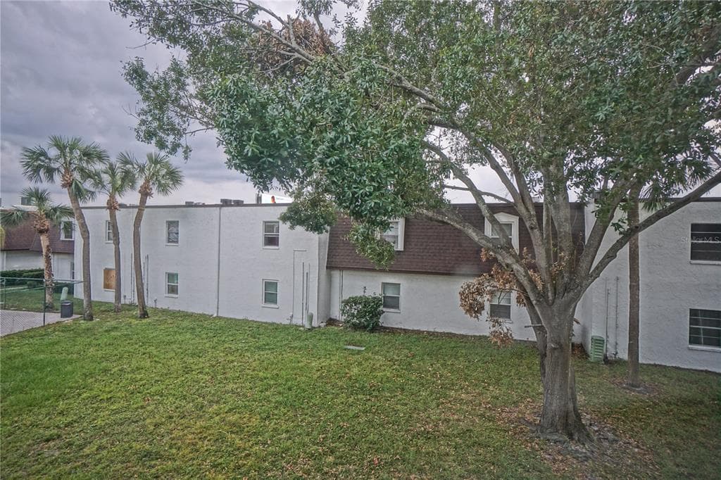 9122 TUDOR DRIVE UNIT M202 TAMPA, FL 33615