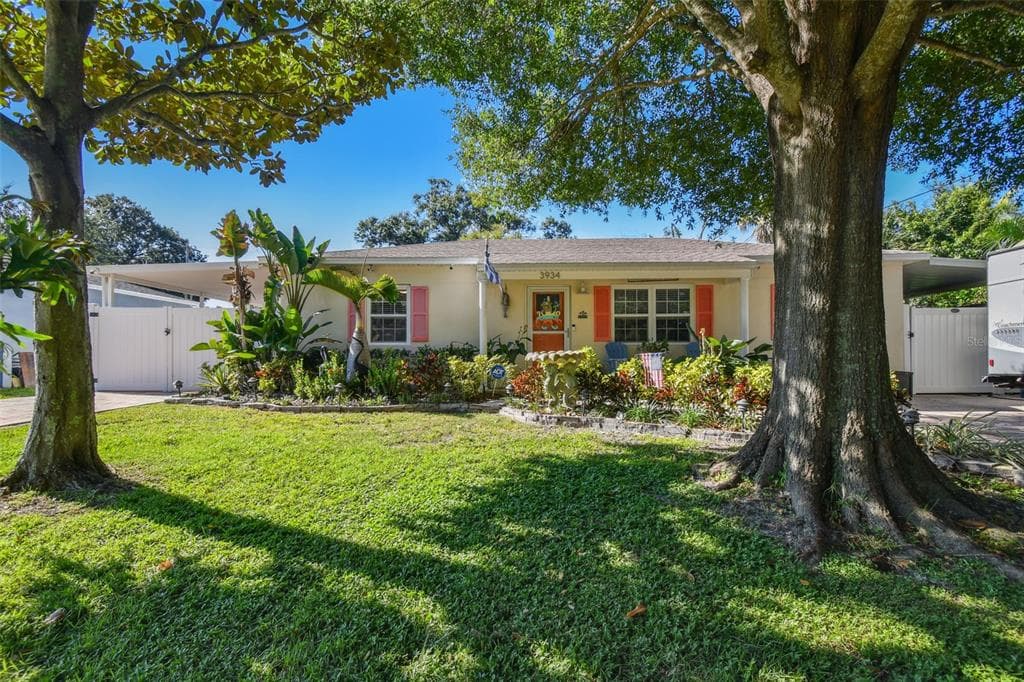 3934 W BAY COURT AVENUE TAMPA, FL 33611