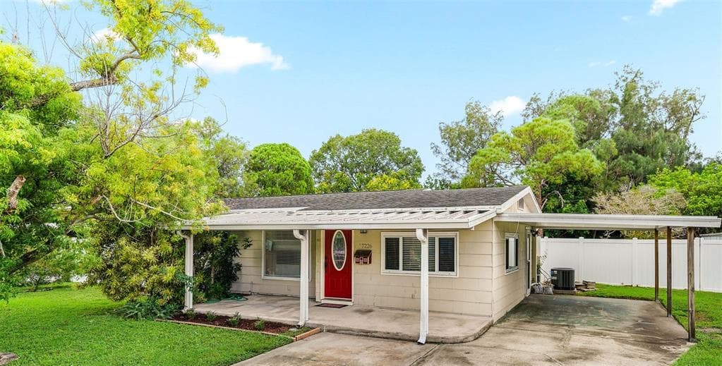 7226 ONYX DRIVE N ST PETERSBURG, FL 33702