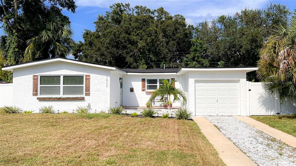 1317 ESSEX DRIVE N ST PETERSBURG, FL 33710