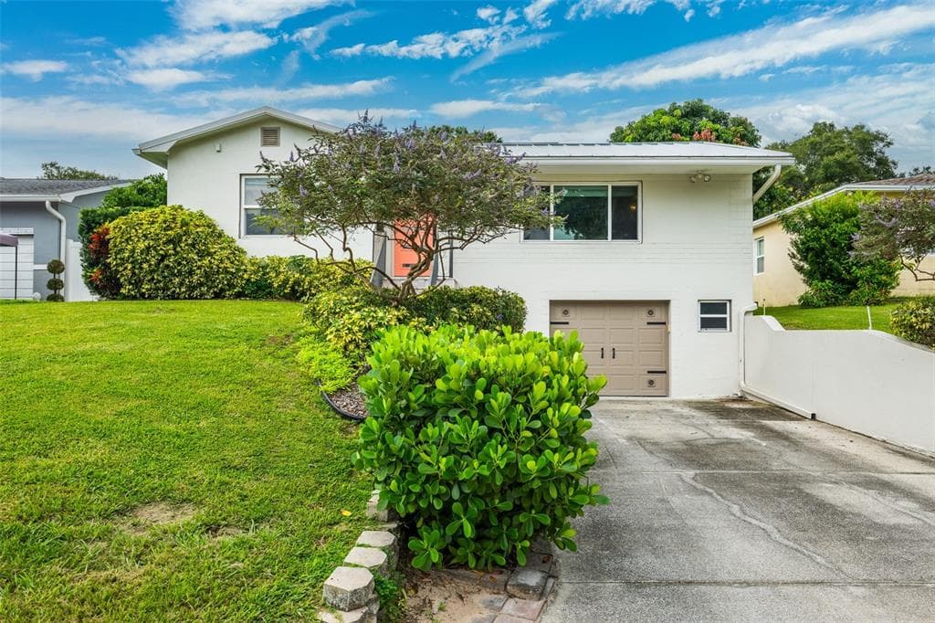 1300 46TH AVENUE N ST PETERSBURG, FL 33703