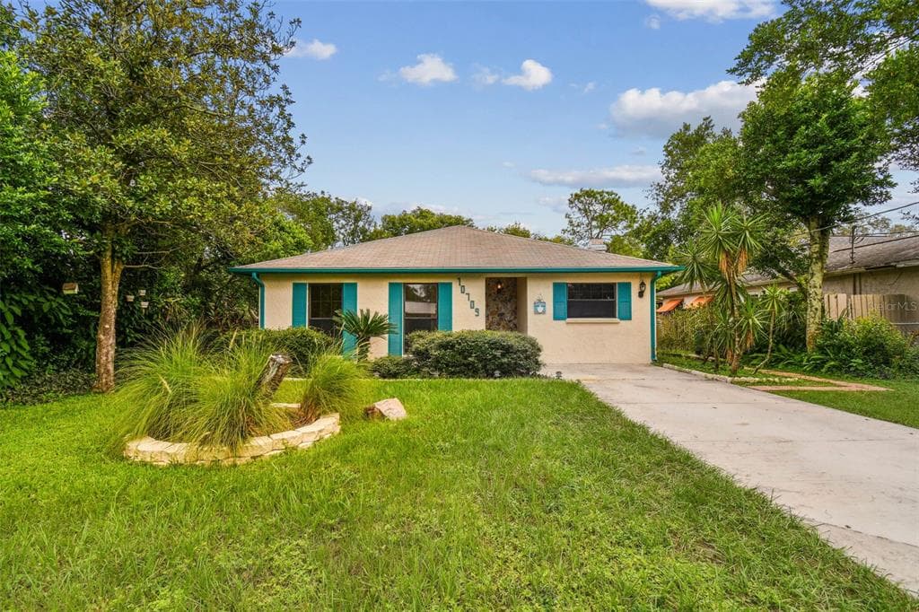 10709 N PAWNEE AVENUE TAMPA, FL 33617