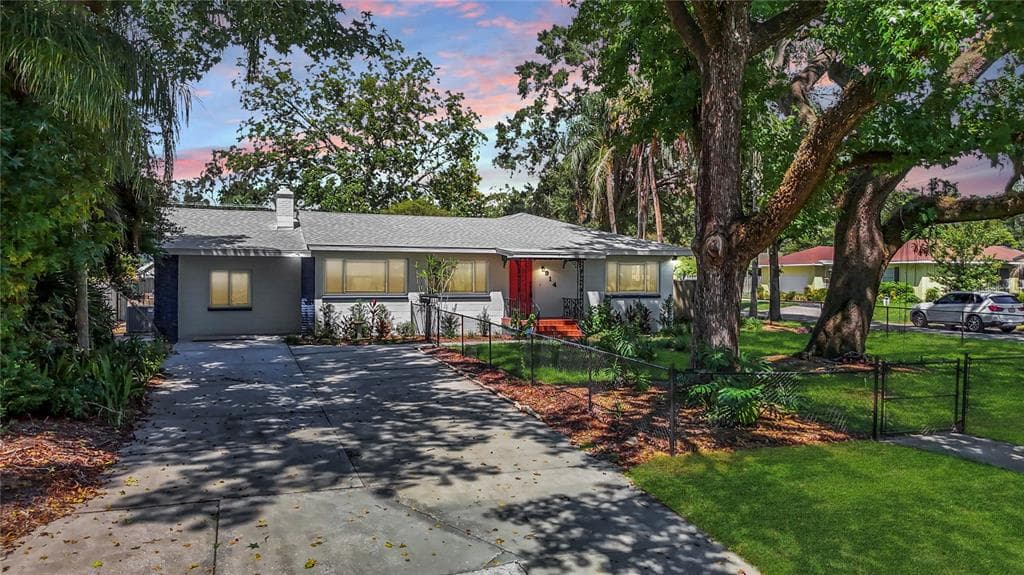 914 E PARIS STREET TAMPA, FL 33604