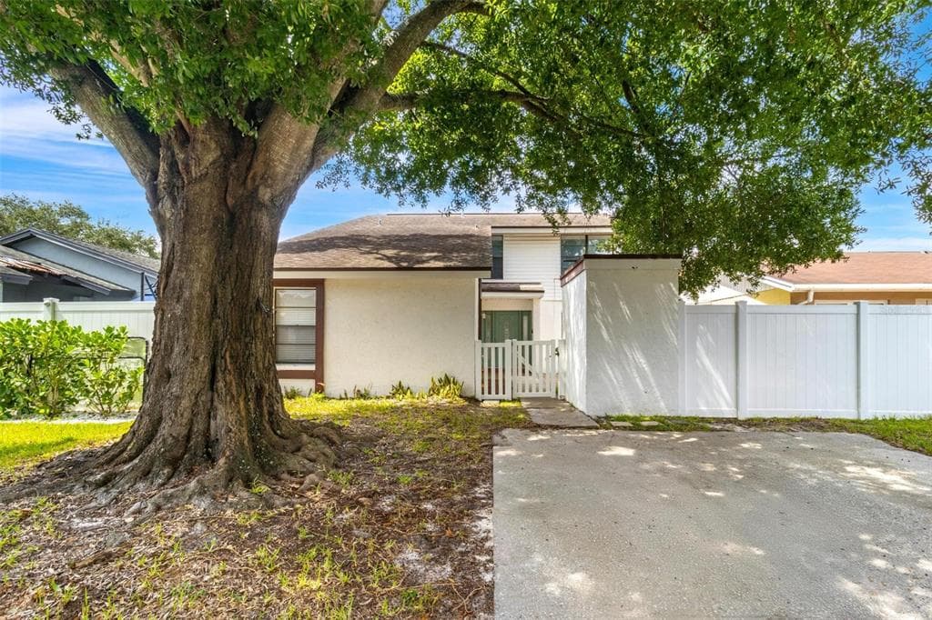 11364 LAKEGREEN WAY TAMPA, FL 33624