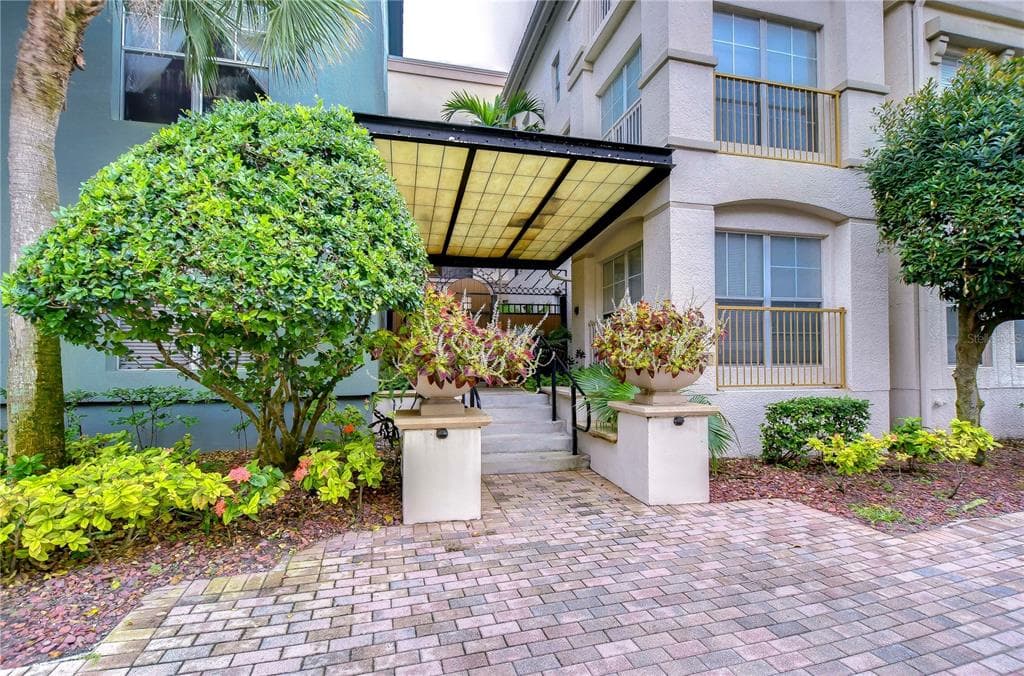 2440 W HORATIO STREET UNIT 1021 TAMPA, FL 33609