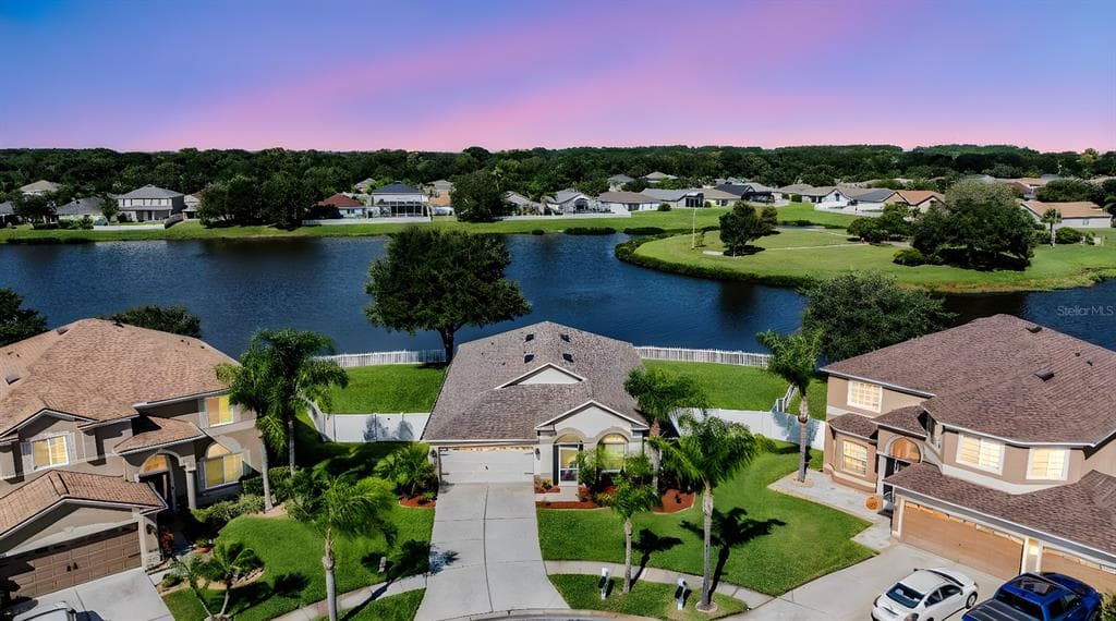 7205 MAYSVILLE COURT WESLEY CHAPEL, FL 33545
