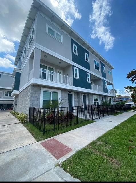 3702 W ROLAND STREET UNIT 8