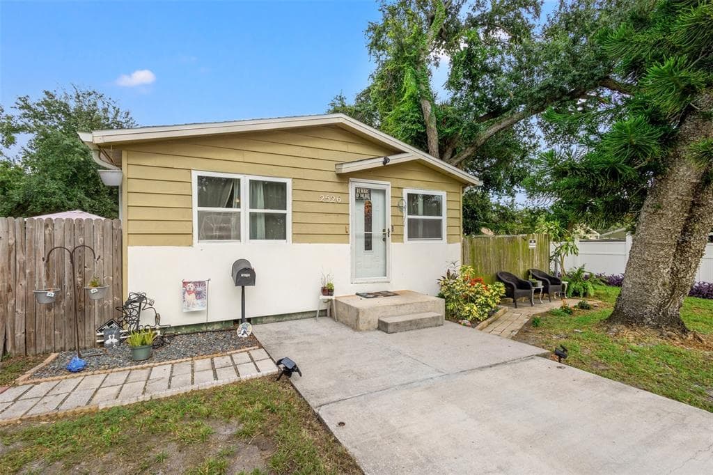 2526 26TH STREET S ST PETERSBURG, FL 33712