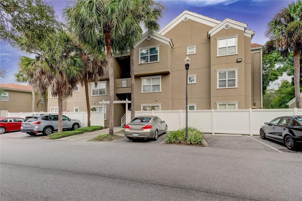 15215 AMBERLY DRIVE UNIT 206 TAMPA, FL 33647