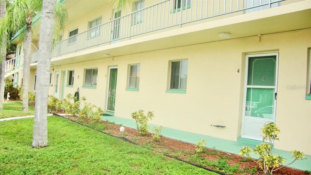 2005 GREENBRIAR BOULEVARD UNIT 4 CLEARWATER, FL 33763