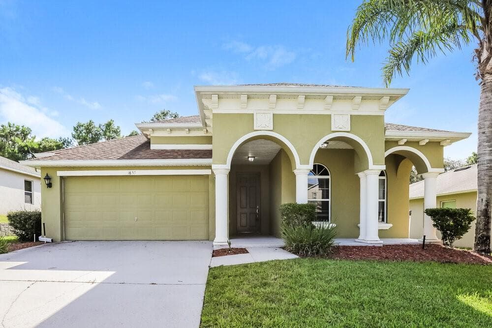 1857 COLLEGE PARK DRIVE TAVARES, FL 32778