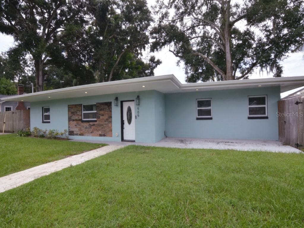 909 E KNOLLWOOD STREET TAMPA, FL 33604