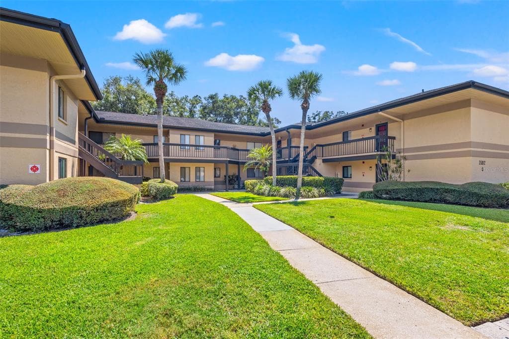2682 SABAL SPRINGS CIRCLE UNIT 204 CLEARWATER, FL 33761
