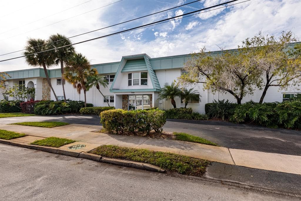 3100 HARTFORD STREET N UNIT 125 ST PETERSBURG, FL 33713