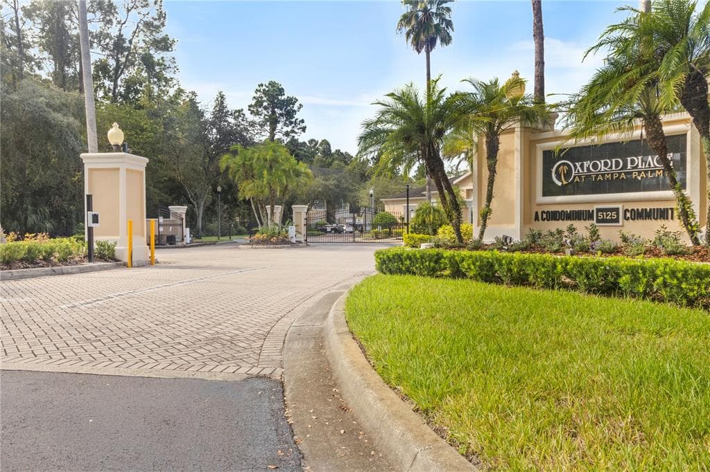 5125 PALM SPRINGS BOULEVARD UNIT 10102 TAMPA, FL 33647