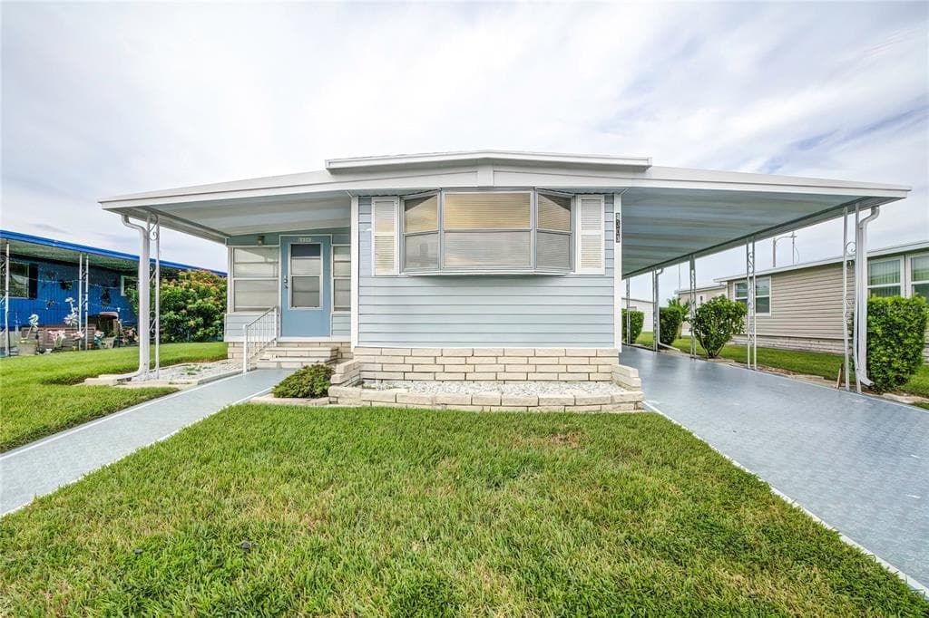3303 HAMPSHIRE DRIVE HOLIDAY, FL 34690