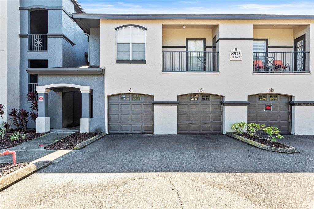 8513 LUCUYA WAY UNIT 209 TEMPLE TERRACE, FL 33637