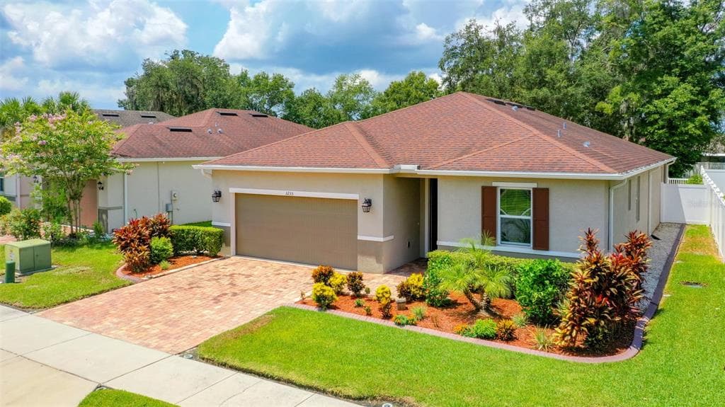 3235 MACINTOSH ROAD LAND O LAKES, FL 34639