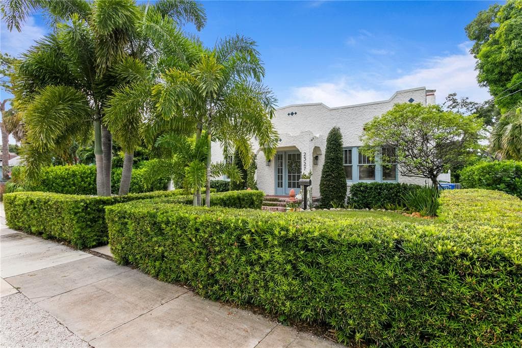 2327 7TH AVENUE W BRADENTON, FL 34205