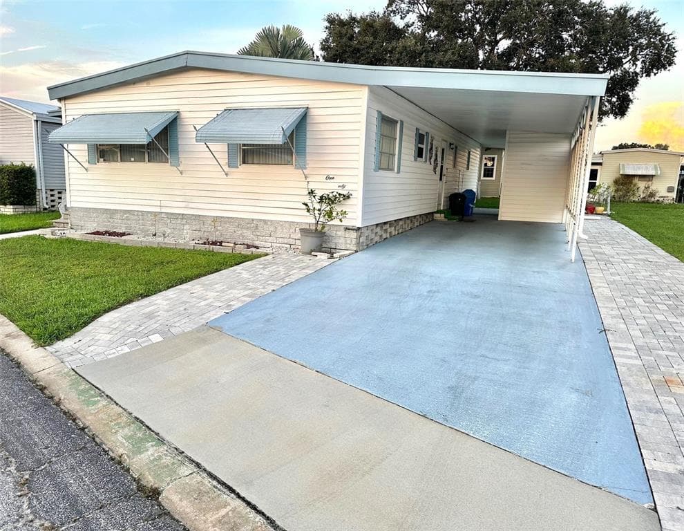 9790 66TH STREET N UNIT 196 PINELLAS PARK, FL 33782
