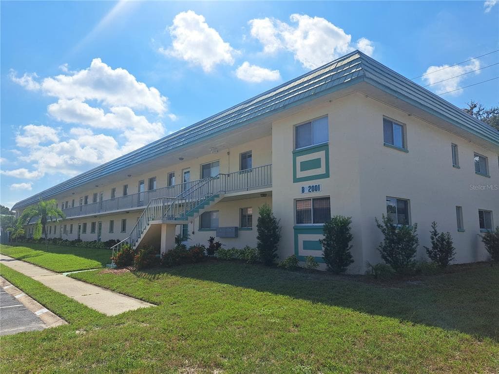 2001 GREENBRIAR BOULEVARD UNIT 5 CLEARWATER, FL 33763