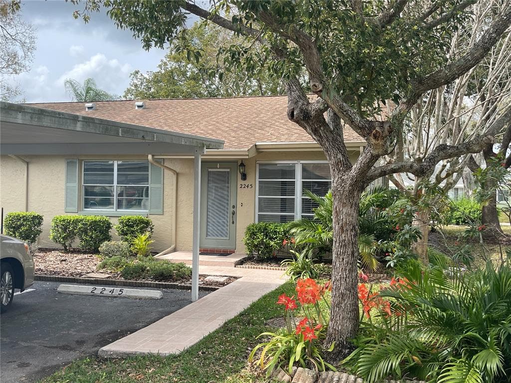 2232 GRENADIER DRIVE UNIT 25 SUN CITY CENTER, FL 33573
