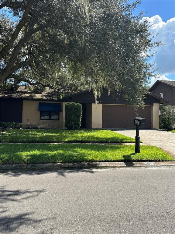 16307 OAKMANOR DRIVE TAMPA, FL 33624