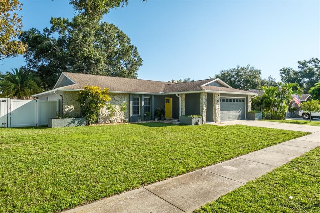 103 FOREST CIRCLE SAFETY HARBOR, FL 34695