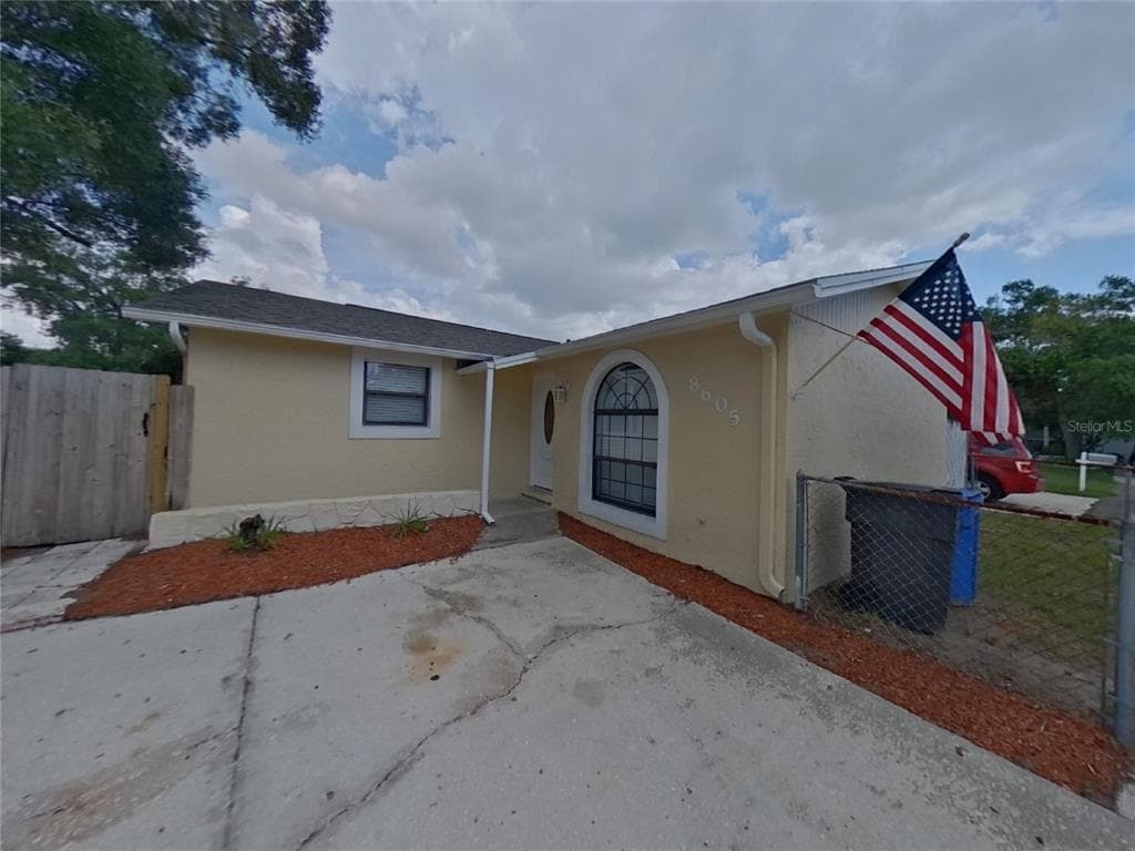 8605 SPARTAN COURT TAMPA, FL 33634