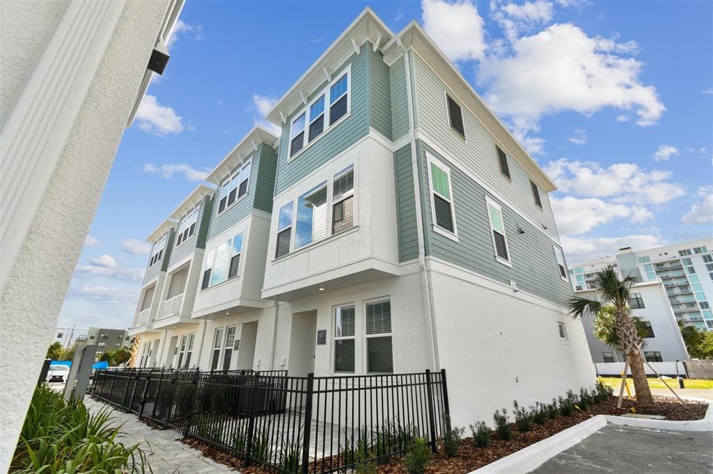 457 31ST WAY N ST PETERSBURG, FL 33713