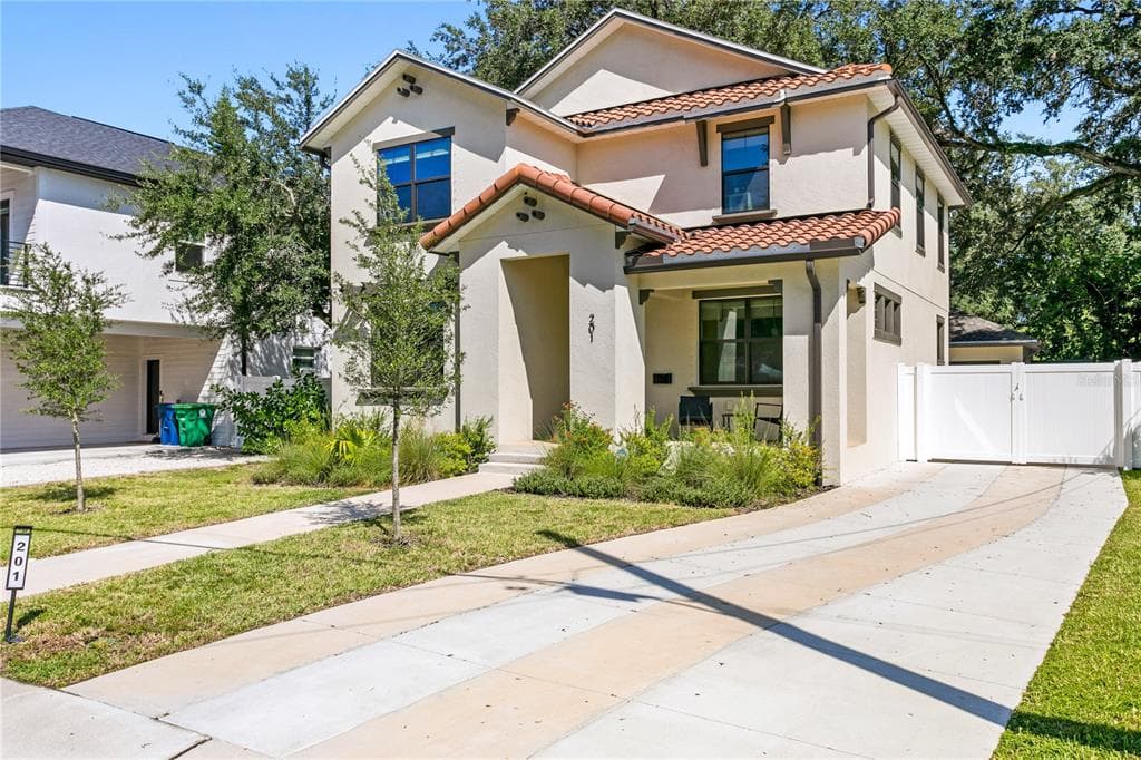 201 W VIOLET STREET TAMPA, FL 33603