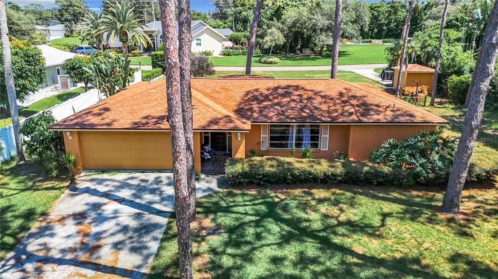 1231 HOLIDAY DRIVE TARPON SPRINGS, FL 34689