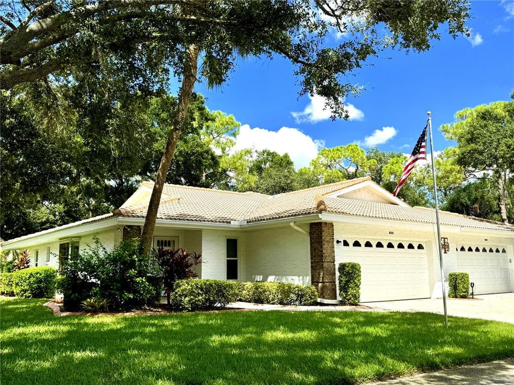 5730 GARDEN LAKES DRIVE BRADENTON, FL 34203