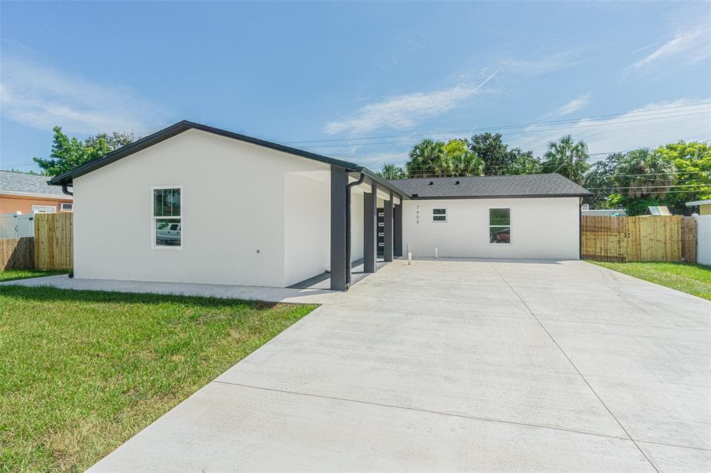 7408 W HENRY AVENUE TAMPA, FL 33615