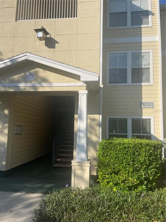 18127 STERLING GATE CIRCLE UNIT 18127 TAMPA, FL 33647