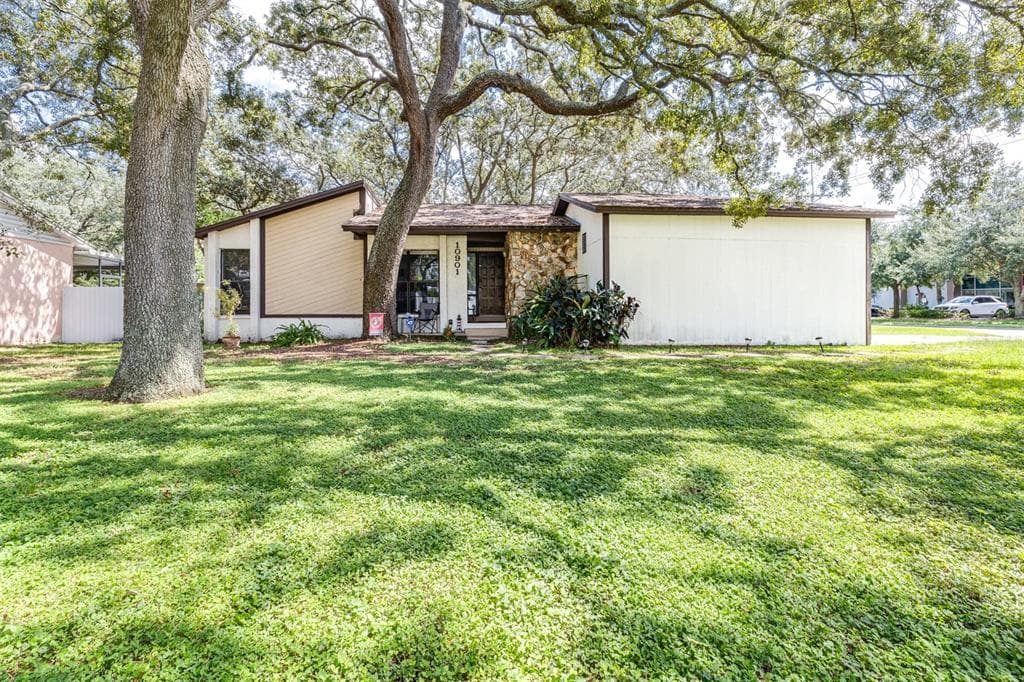 10901 MARJORY AVENUE TAMPA, FL 33612