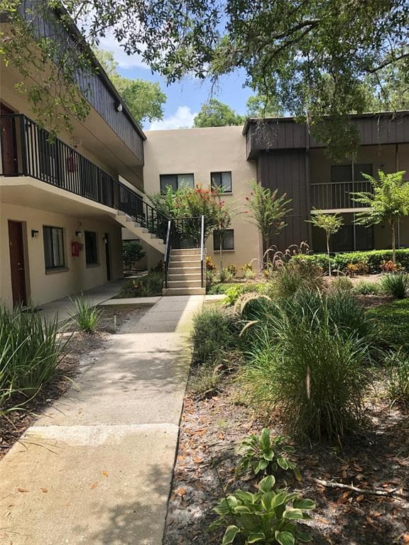 11704 RAINTREE VILLAGE BOULEVARD UNIT D TEMPLE TERRACE, FL 33617