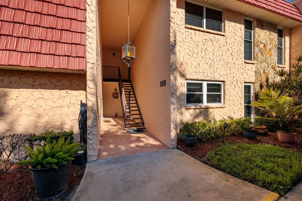 111 BUTTONWOOD CIRCLE UNIT 111 SEMINOLE, FL 33777