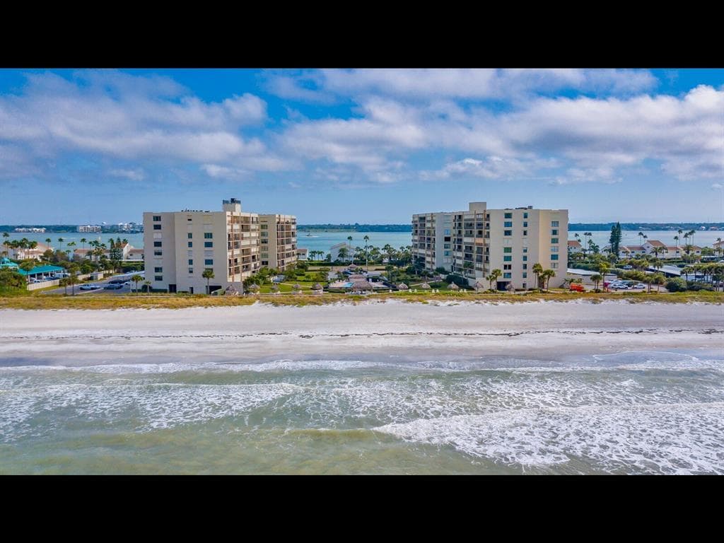1430 GULF BOULEVARD UNIT 109 CLEARWATER BEACH, FL 33767