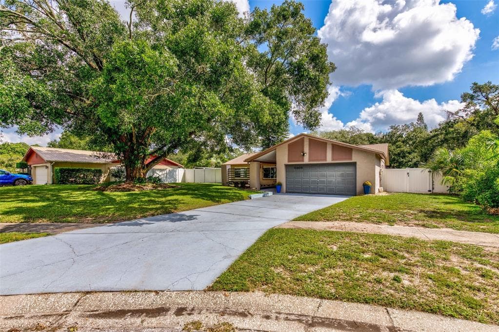 13805 CANDIDATE PLACE TAMPA, FL 33613