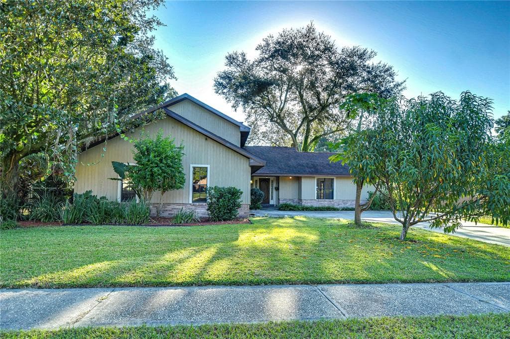 2522 LAURELWOOD LANE VALRICO, FL 33596