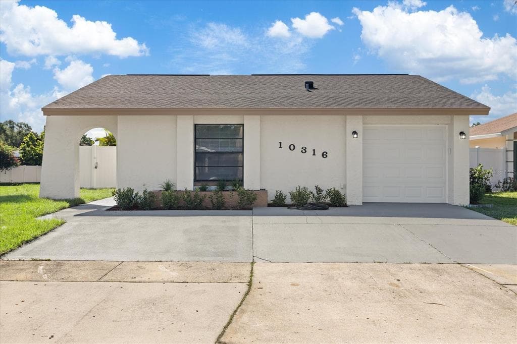 10316 FERNBROOK LANE TAMPA, FL 33624
