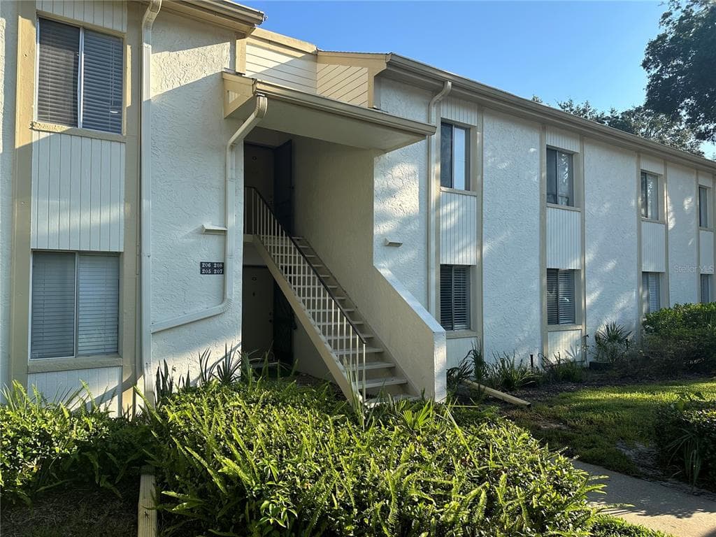 207 PALMETTO COURT OLDSMAR, FL 34677