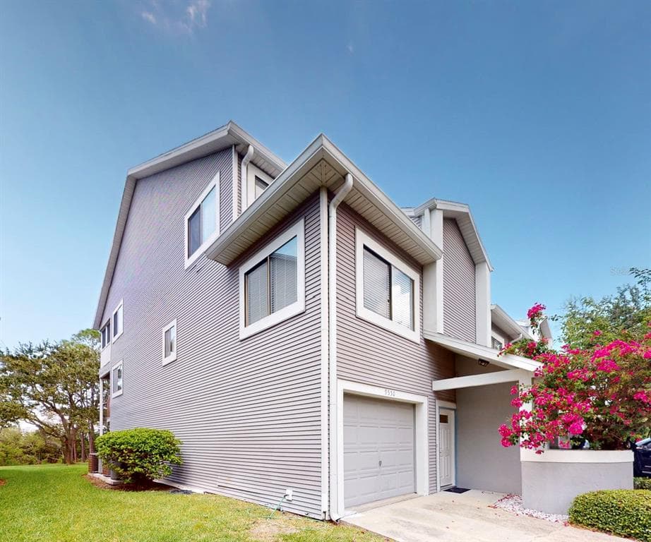 9550 TARA CAY COURT UNIT 17 SEMINOLE, FL 33776