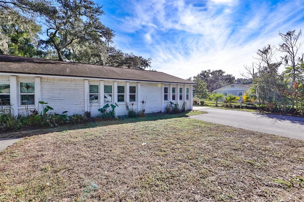 103 N KINGSWAY ROAD SEFFNER, FL 33584