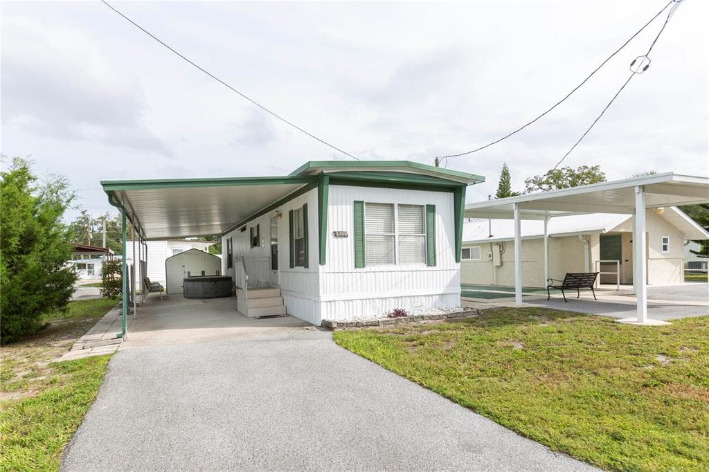 5706 OAK RIDGE AVENUE NEW PORT RICHEY, FL 34652