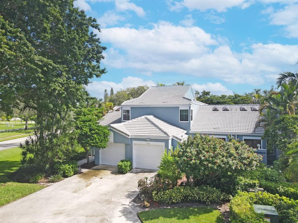 8200 WATERFORD LANE TAMARAC, FL 33321