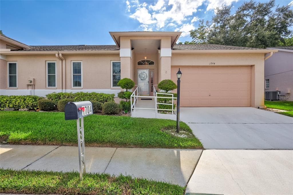 1704 HIGHLAND CLUB COURT PALM HARBOR, FL 34684