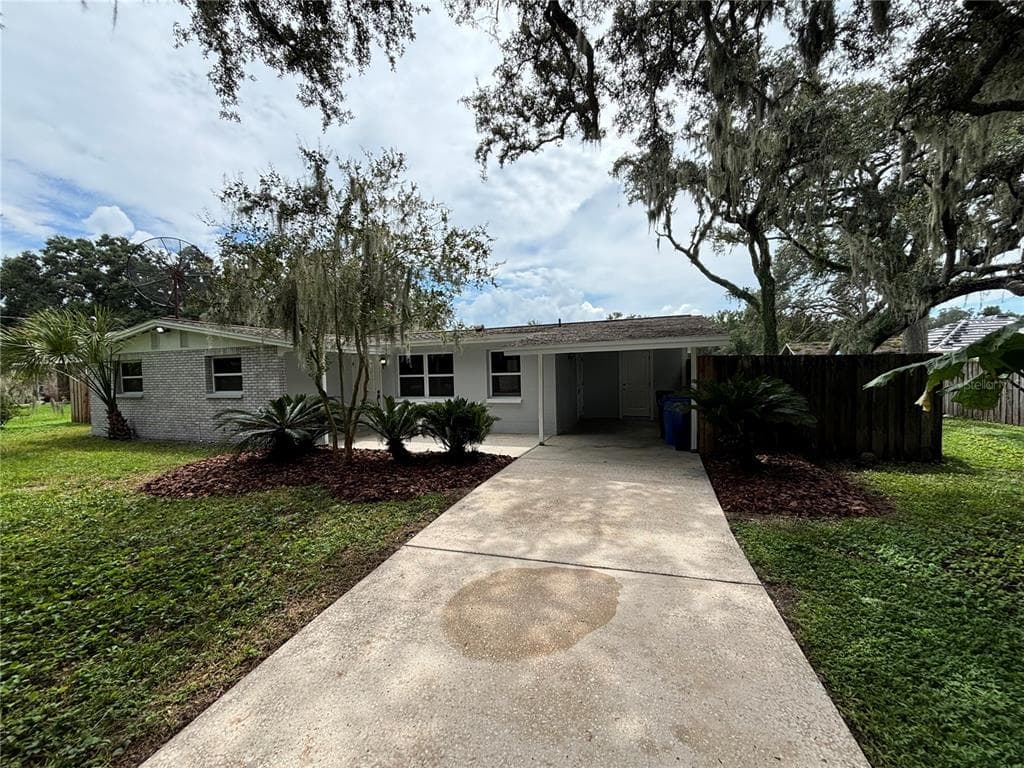 215 HIDDEN LAKE DRIVE BRANDON, FL 33511
