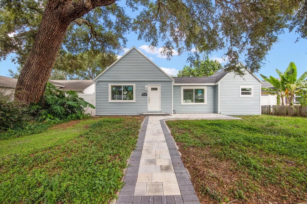 4245 BURLINGTON AVENUE N ST PETERSBURG, FL 33713